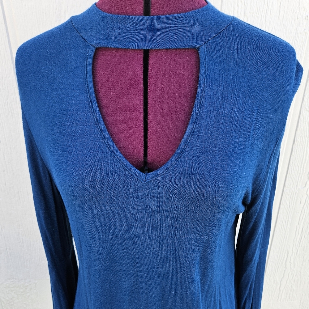 Turqoise Keyhole Long Flared Sleeve Top